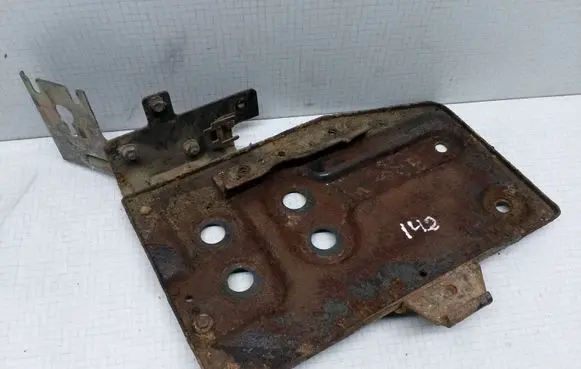 Seat Alhambra (Mk1) Battery tray 
