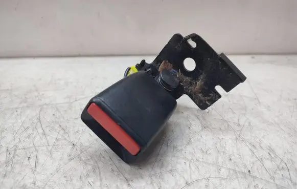 Rear seatbelt buckle