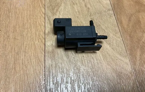 BMW 5 E60 E61 Turbo solenoid valve 70231800 09T229 7810831