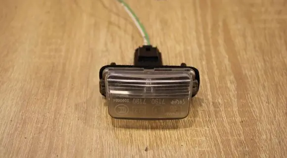 Peugeot 5008 Number plate light