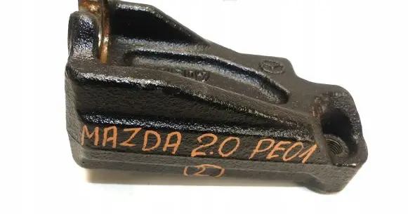 Mazda 3 III Engine mounting bracket PE07Y9