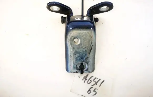 Ford Mondeo Mk III Rear door lower hinge 93bbf26806al 93bb-f26806-al