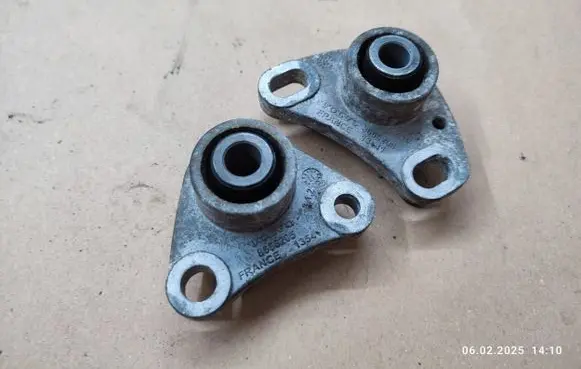 Volvo XC90 Engine mount bracket 8666205