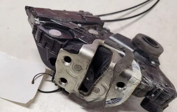 Toyota Yaris Front door lock