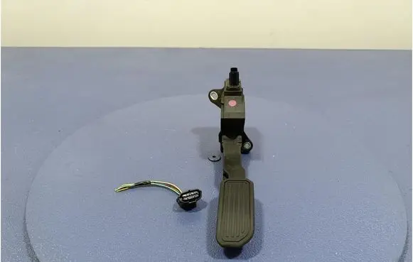 Toyota Verso-S Accelerator throttle pedal 7811002022