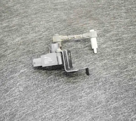 Headlight/headlamp level sensor