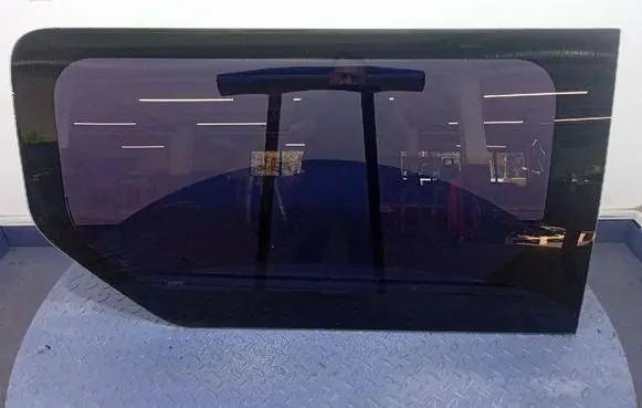 Opel Vivaro Rear side window 