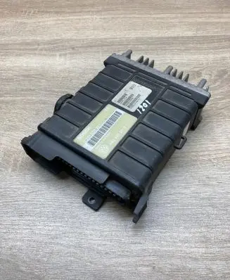 Volkswagen PASSAT B3 Engine control unit/module ECU 443907311B 0261200261