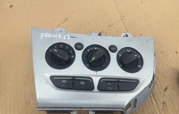 Ford Focus Climate control unit CJ5T19980AK E1075533
