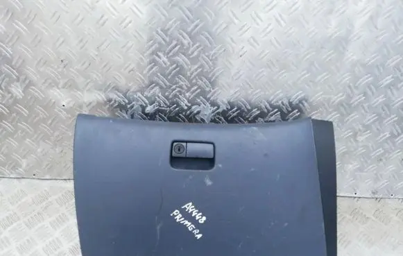 Nissan Primera Glove box 68520av600