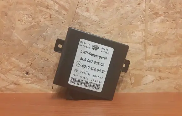 Mercedes-Benz E W210 Light module LCM 5LA00750803 2349