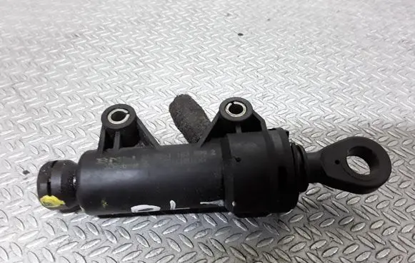 BMW 3 E46 Clutch master cylinder 215211638992
