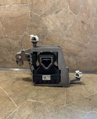 Engine mount bracket