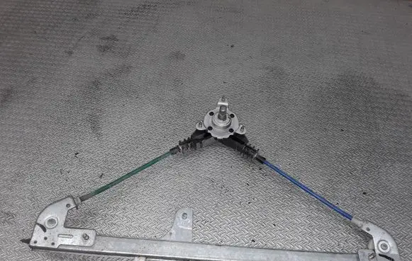 Rear door manual window regulator