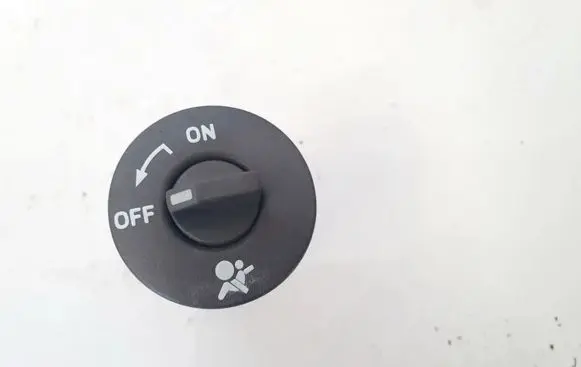 Passenger airbag on/off switch