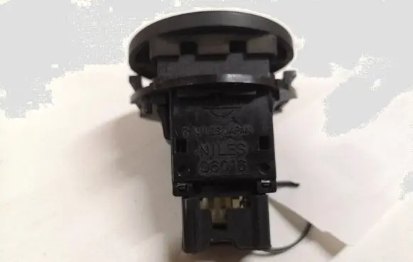 Nissan X-Trail T30 Hazard light switch 06016