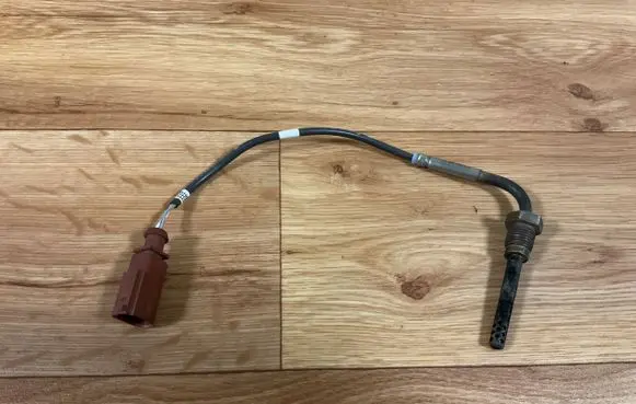 Volkswagen Touareg II Exhaust gas temperature sensor 6X0973802A 964857