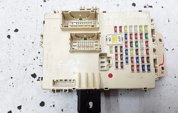 Hyundai i40 Fuse module 919503Z021 1013527031 3Z0211305250132