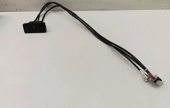 Mercedes-Benz E W214 USB socket connector A2548208000