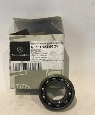 Mercedes-Benz C W204 Driveshaft support bearing A6519810025 6519810025