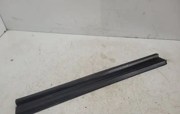 Mercedes-Benz 190 W201 Front sill trim cover