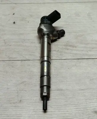 Volkswagen PASSAT B8 Fuel injector 0445110469