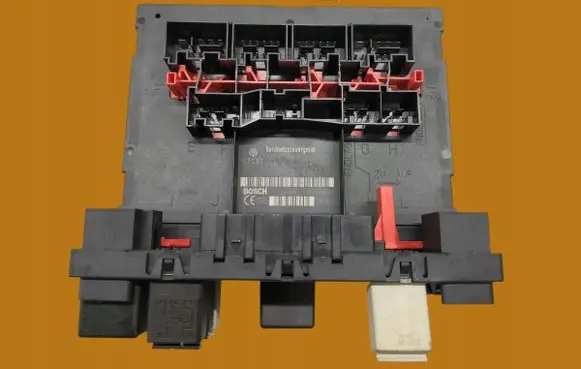 Volkswagen Golf V Other control units/modules 1K0937049N