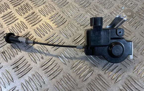 Lexus CT 200H Fuel tank cap lock motor 4FD