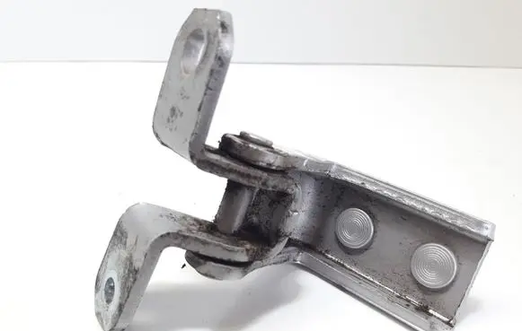 Suzuki SX4 Rear door lower hinge
