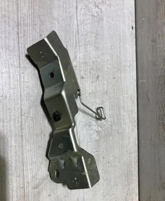 Engine mounting bracket