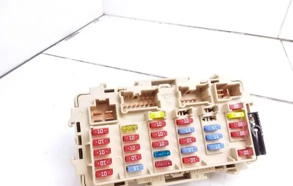 Nissan X-Trail T30 Fuse module
