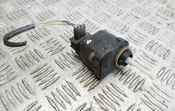Audi A4 S4 B5 8D Headlight level adjustment motor 