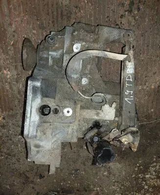 Volkswagen PASSAT B3 Manual 5 speed gearbox 357199353A