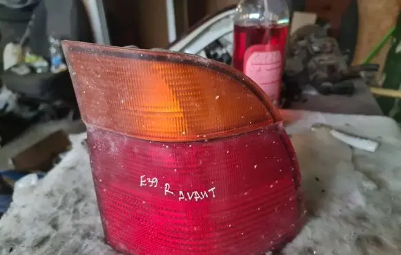 BMW 5 E39 Tail light bulb cover holder 8371324 393440