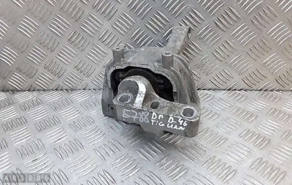 Volkswagen Tiguan Engine mount bracket 5N0199262