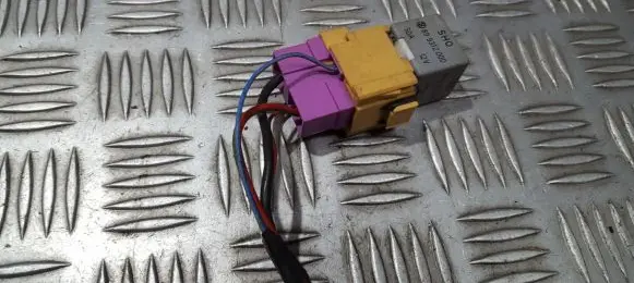 Audi A4 S4 B5 8D Other relay 8D0951253 899312000