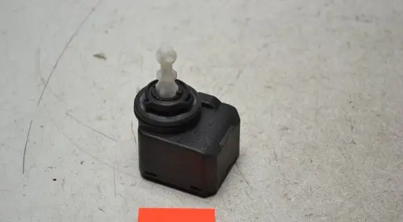 Ford Fiesta Headlight level adjustment motor 00883006
