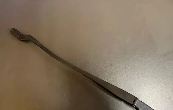 Volvo V60 Front wiper blade arm 30753509