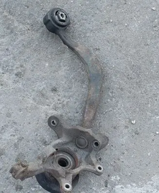 Front wheel hub spindle knuckle