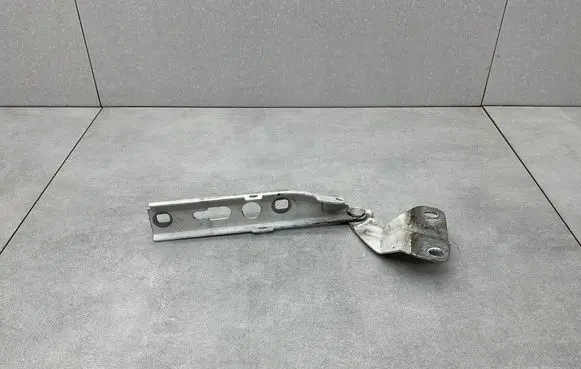 Audi Q3 8U Engine bonnet/hood hinges 8U0823302