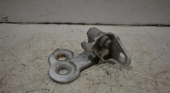 Ford Focus Front door upper hinge