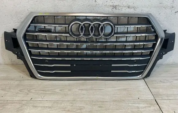 Audi Q7 4M Front grill