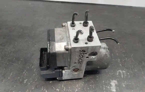 Volkswagen PASSAT B5.5 ABS Pump 8E0614111B 0265220405 0273004283