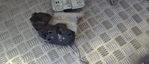 Hyundai Tucson JM Front door lock