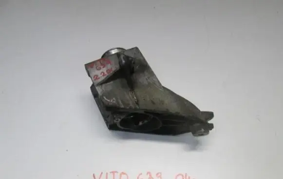 Mercedes-Benz Vito Viano W639 Engine mounting bracket