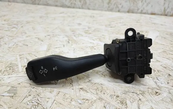 BMW 5 E39 Indicator stalk 8363668M 01104010