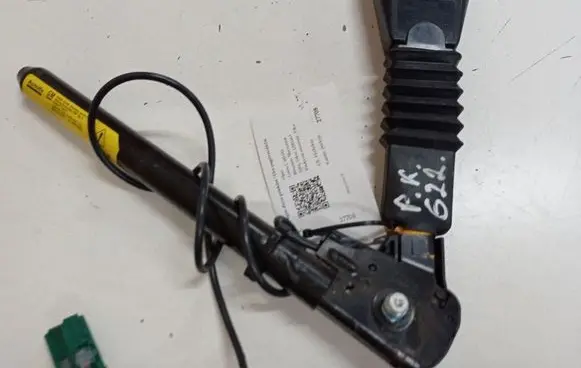 Opel Corsa C Front seatbelt buckle 09114885 561016503D