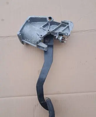 Mercedes-Benz W123 Brake pedal 1232940501