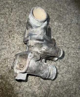 Thermostat/thermostat housing