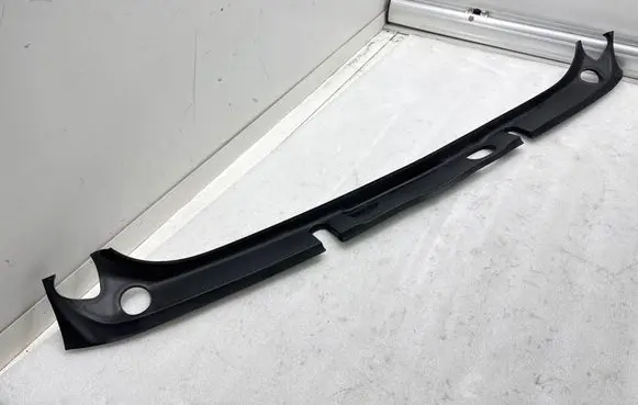 Tesla Model X Tailgate trim 106235600B 125652 104788500B